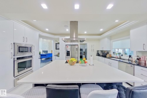 16611 9 St, Edmonton, AB - Indoor Photo Showing Kitchen With Upgraded Kitchen