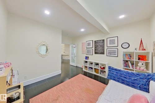 16611 9 St, Edmonton, AB - Indoor