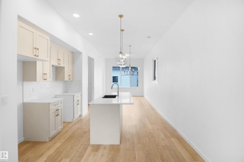 20609 42 Avenue, Edmonton, AB - Indoor Photo Showing Kitchen With Upgraded Kitchen