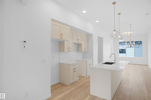20609 42 Avenue, Edmonton, AB - Indoor Photo Showing Kitchen With Upgraded Kitchen