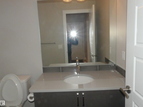 628 Ortona Way Nw, Edmonton, AB - Indoor Photo Showing Bathroom