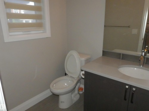 628 Ortona Way Nw, Edmonton, AB - Indoor Photo Showing Bathroom