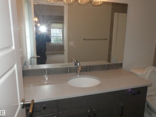 628 Ortona Way Nw, Edmonton, AB - Indoor Photo Showing Bathroom