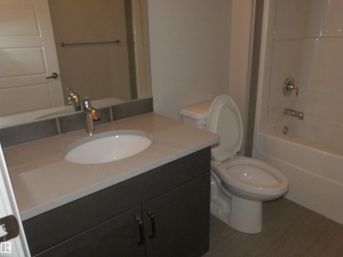 628 Ortona Way Nw, Edmonton, AB - Indoor Photo Showing Bathroom