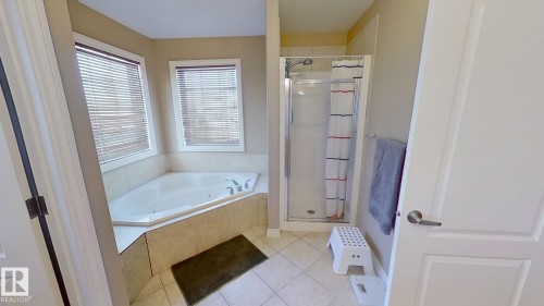 1604 Blackmore Court, Edmonton, AB - Indoor Photo Showing Bathroom