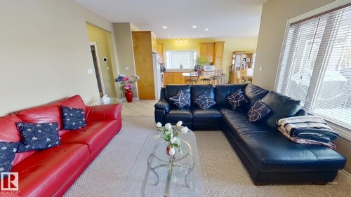 1604 Blackmore Court, Edmonton, AB - Indoor Photo Showing Living Room