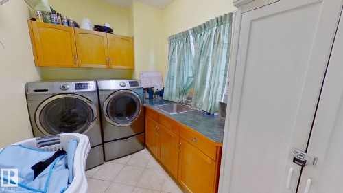 1604 Blackmore Court, Edmonton, AB - Indoor Photo Showing Laundry Room