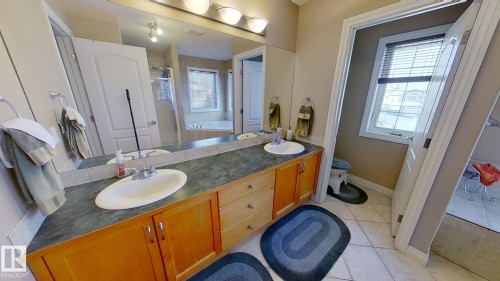 1604 Blackmore Court, Edmonton, AB - Indoor Photo Showing Bathroom