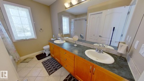1604 Blackmore Court, Edmonton, AB - Indoor Photo Showing Bathroom