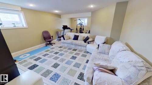 1604 Blackmore Court, Edmonton, AB - Indoor Photo Showing Bedroom