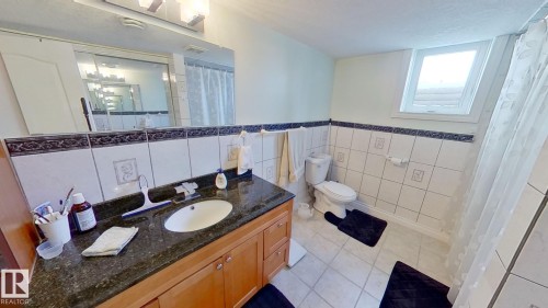 1604 Blackmore Court, Edmonton, AB - Indoor Photo Showing Bathroom