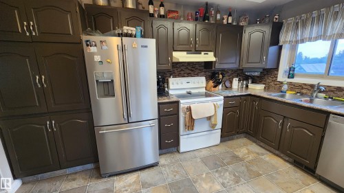 5101 58 Avenue, Elk Point, AB - Indoor Photo Showing Kitchen With Double Sink