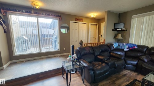 5101 58 Avenue, Elk Point, AB - Indoor Photo Showing Living Room