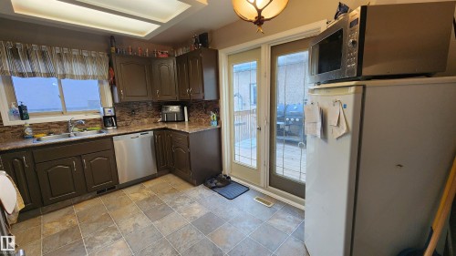 5101 58 Avenue, Elk Point, AB - Indoor Photo Showing Kitchen With Double Sink