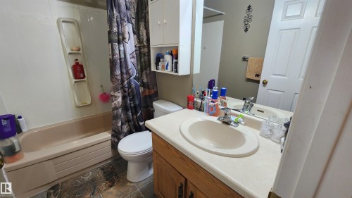 5101 58 Avenue, Elk Point, AB - Indoor Photo Showing Bathroom