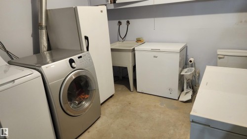 5101 58 Avenue, Elk Point, AB - Indoor Photo Showing Laundry Room