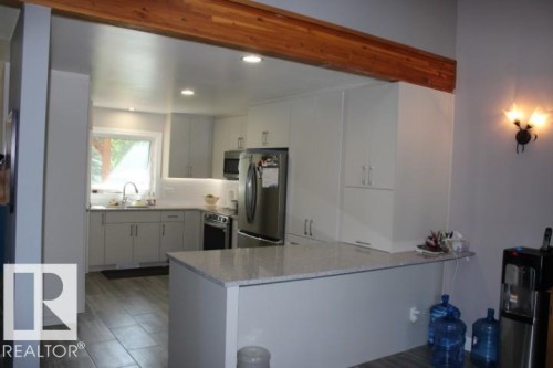 28 Silver Beach, Rural Wetaskiwin County, AB - Indoor Photo Showing Kitchen