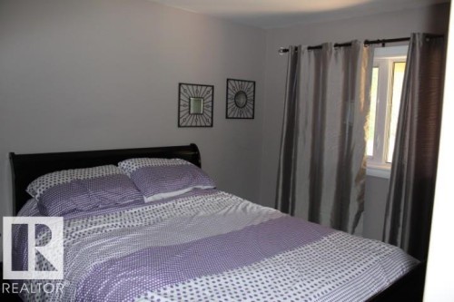 28 Silver Beach, Rural Wetaskiwin County, AB - Indoor Photo Showing Bedroom