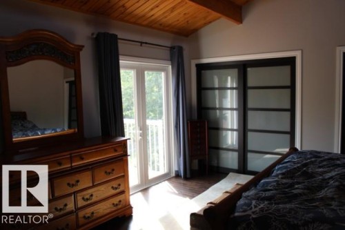 28 Silver Beach, Rural Wetaskiwin County, AB - Indoor Photo Showing Bedroom