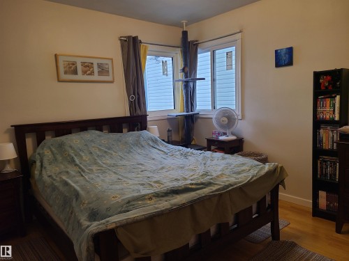 10115 83 Avenue Nw, Edmonton, AB - Indoor Photo Showing Bedroom