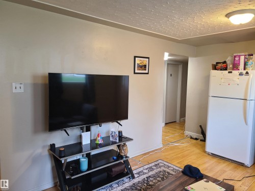 10115 83 Avenue Nw, Edmonton, AB - Indoor