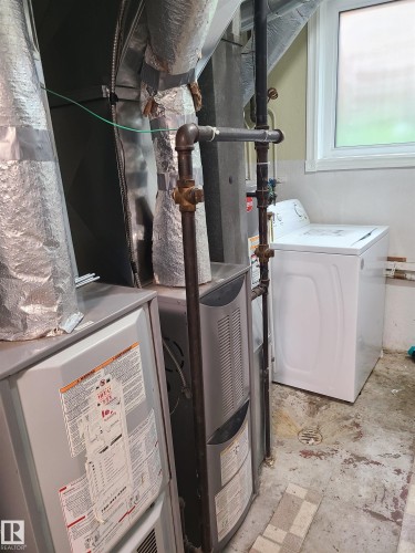 10115 83 Avenue Nw, Edmonton, AB - Indoor Photo Showing Laundry Room