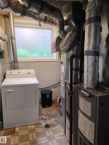 10115 83 Avenue Nw, Edmonton, AB - Indoor Photo Showing Laundry Room
