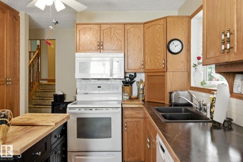 9608 98A Street, Morinville, AB - Indoor Photo Showing Kitchen With Double Sink