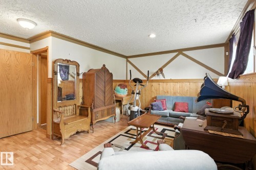 9608 98A Street, Morinville, AB - Indoor Photo Showing Other Room