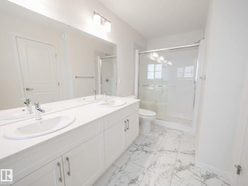 8720 224 Street, Edmonton, AB - Indoor Photo Showing Bathroom
