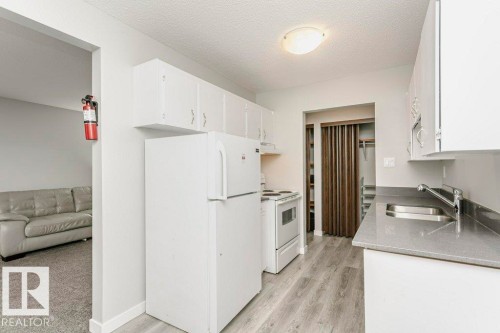 404 10320 113 Street, Edmonton, AB - Indoor Photo Showing Kitchen With Double Sink