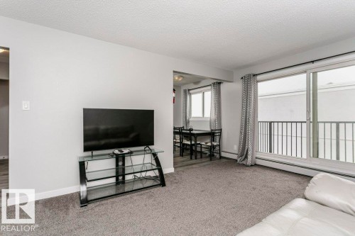 404 10320 113 Street, Edmonton, AB - Indoor Photo Showing Living Room
