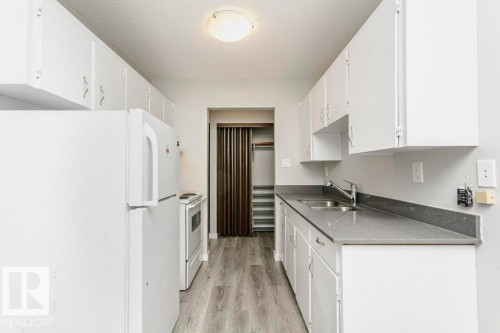 404 10320 113 Street, Edmonton, AB - Indoor Photo Showing Kitchen With Double Sink