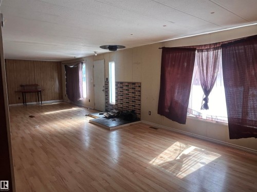 3260 Calling Lake Drive, Calling Lake, AB - Indoor Photo Showing Other Room