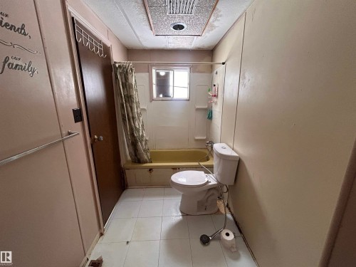 3260 Calling Lake Drive, Calling Lake, AB - Indoor Photo Showing Bathroom