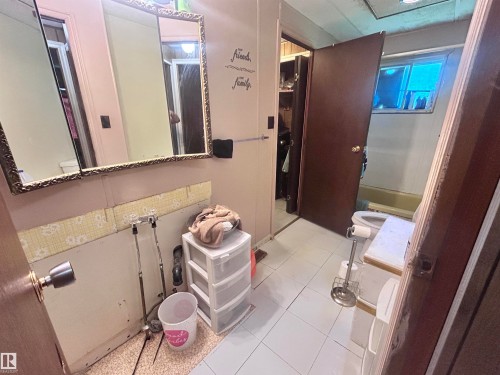 3260 Calling Lake Drive, Calling Lake, AB - Indoor Photo Showing Bathroom