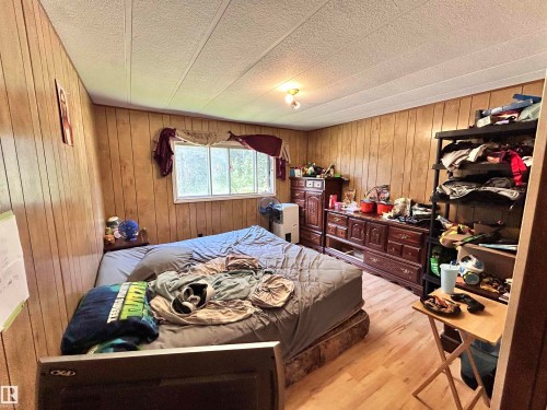 3260 Calling Lake Drive, Calling Lake, AB - Indoor Photo Showing Bedroom