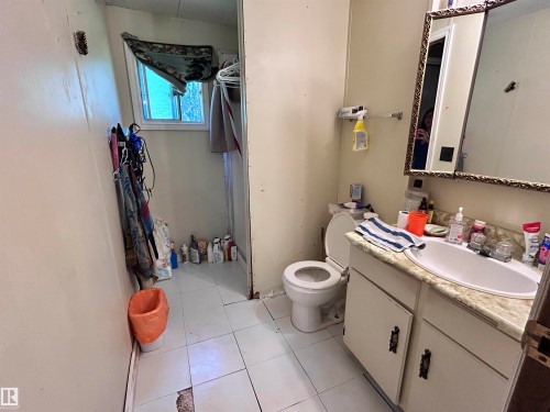 3260 Calling Lake Drive, Calling Lake, AB - Indoor Photo Showing Bathroom