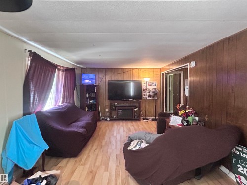 3260 Calling Lake Drive, Calling Lake, AB - Indoor Photo Showing Living Room