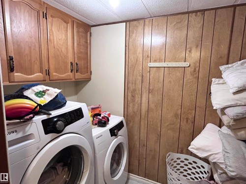 3260 Calling Lake Drive, Calling Lake, AB - Indoor Photo Showing Laundry Room