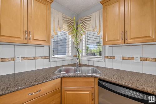 10671 180 Avenue, Edmonton, AB - Indoor Photo Showing Kitchen