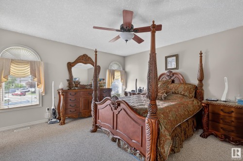 10671 180 Avenue, Edmonton, AB - Indoor Photo Showing Bedroom