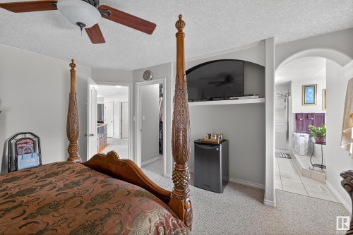 10671 180 Avenue, Edmonton, AB - Indoor Photo Showing Bedroom