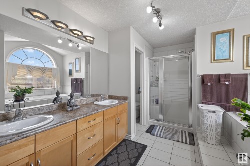 10671 180 Avenue, Edmonton, AB - Indoor Photo Showing Bathroom