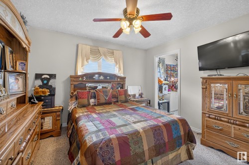 10671 180 Avenue, Edmonton, AB - Indoor Photo Showing Bedroom