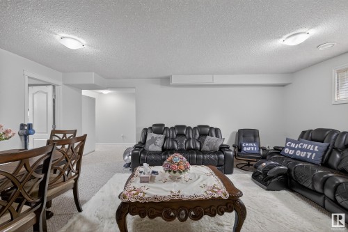 10671 180 Avenue, Edmonton, AB - Indoor Photo Showing Living Room