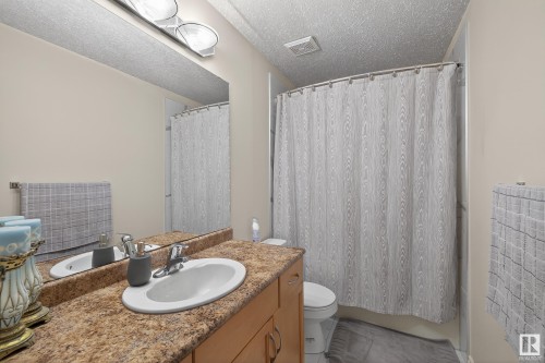 10671 180 Avenue, Edmonton, AB - Indoor Photo Showing Bathroom