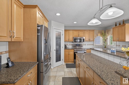 10671 180 Avenue, Edmonton, AB - Indoor Photo Showing Kitchen