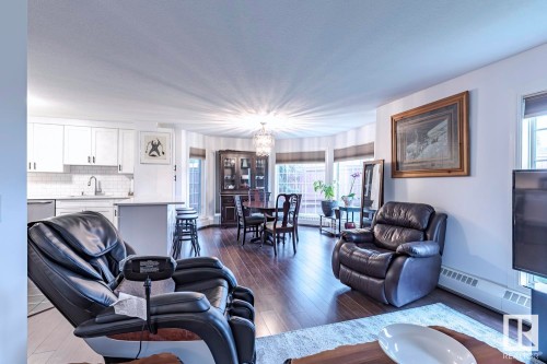 516 3 Perron Street, St. Albert, AB - Indoor Photo Showing Living Room