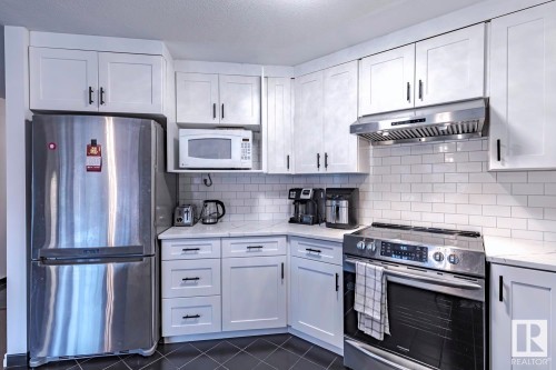 516 3 Perron Street, St. Albert, AB - Indoor Photo Showing Kitchen With Stainless Steel Kitchen